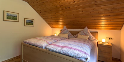 Hundehotel - Hundewiese: nicht eingezäunt - Oberharmersbach - Schlafzimmer - Ferienwohnung Stinneshof