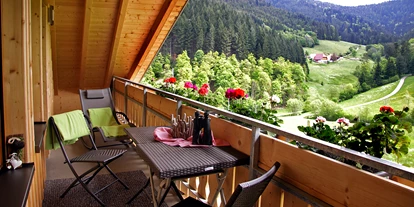 Hundehotel - Hundewiese: nicht eingezäunt - Oberharmersbach - Balkon - Ferienwohnung Stinneshof
