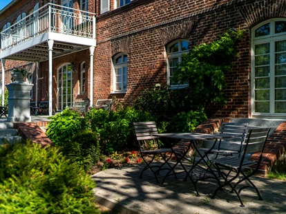 Hundehotel - Pools: Schwimmteich - Am Park - Garten Terrasse - Schloss Pütnitz