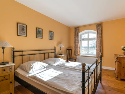 Hundehotel - Pools: Schwimmteich - Fuchsbau - Schlafzimmer - Schloss Pütnitz