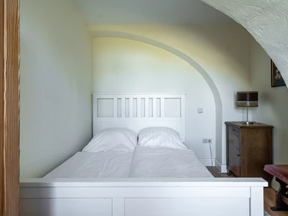 Hundehotel - Pools: Schwimmteich - Igelburg - Schlafzimmer - Schloss Pütnitz