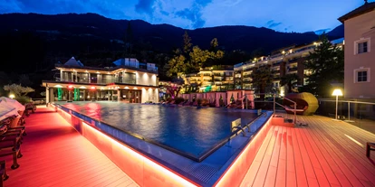 Hundehotel - Pools: Schwimmteich - Quellenhof Luxury Resort Passeier