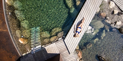 Hundehotel - Pools: Schwimmteich - Quellenhof Luxury Resort Passeier