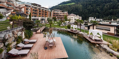 Hundehotel - Pools: Schwimmteich - Quellenhof Luxury Resort Passeier