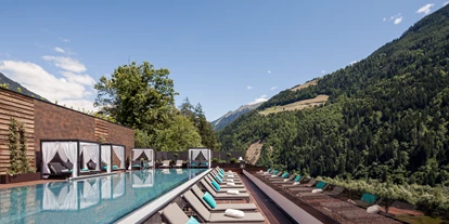 Hundehotel - Pools: Schwimmteich - Quellenhof Luxury Resort Passeier
