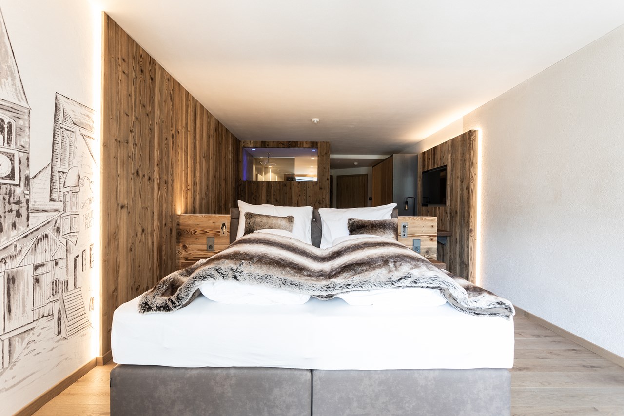 Aktiv und Wellnesshotel Traube Post Zimmerkategorien Altholzsuite Alpia