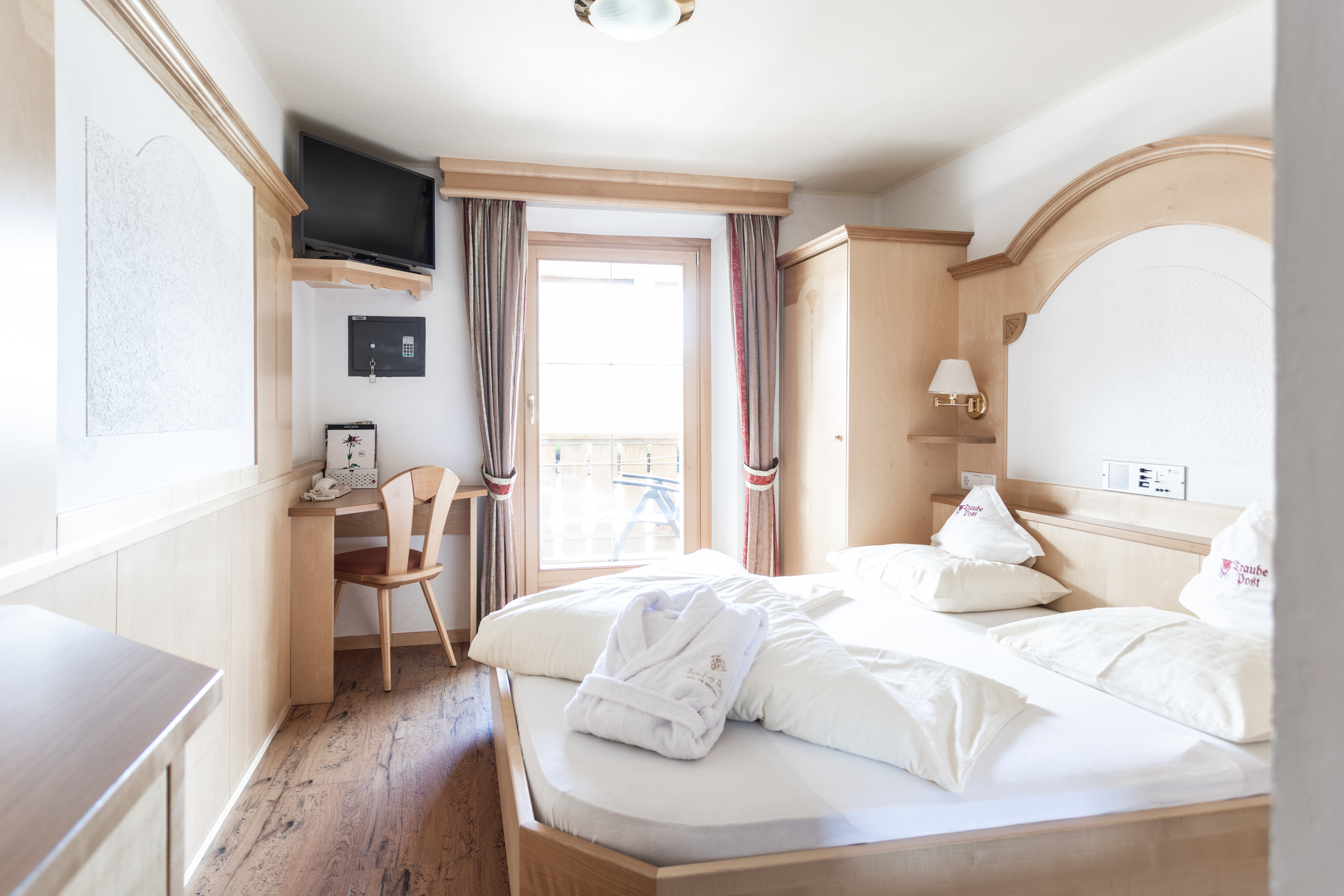 Aktiv und Wellnesshotel Traube Post Zimmerkategorien Doppelzimmer mit Balkon Arlui