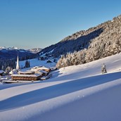 Urlaub-mit-Hund - Winterliche Ansicht auf das Balderschwanger Tal - HUBERTUS MOUNTAIN REFUGIO ALLGÄU