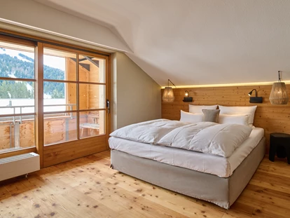 Hundehotel - Pools: Schwimmteich - Unikat-Zimmer Liebesnest - HUBERTUS MOUNTAIN REFUGIO ALLGÄU