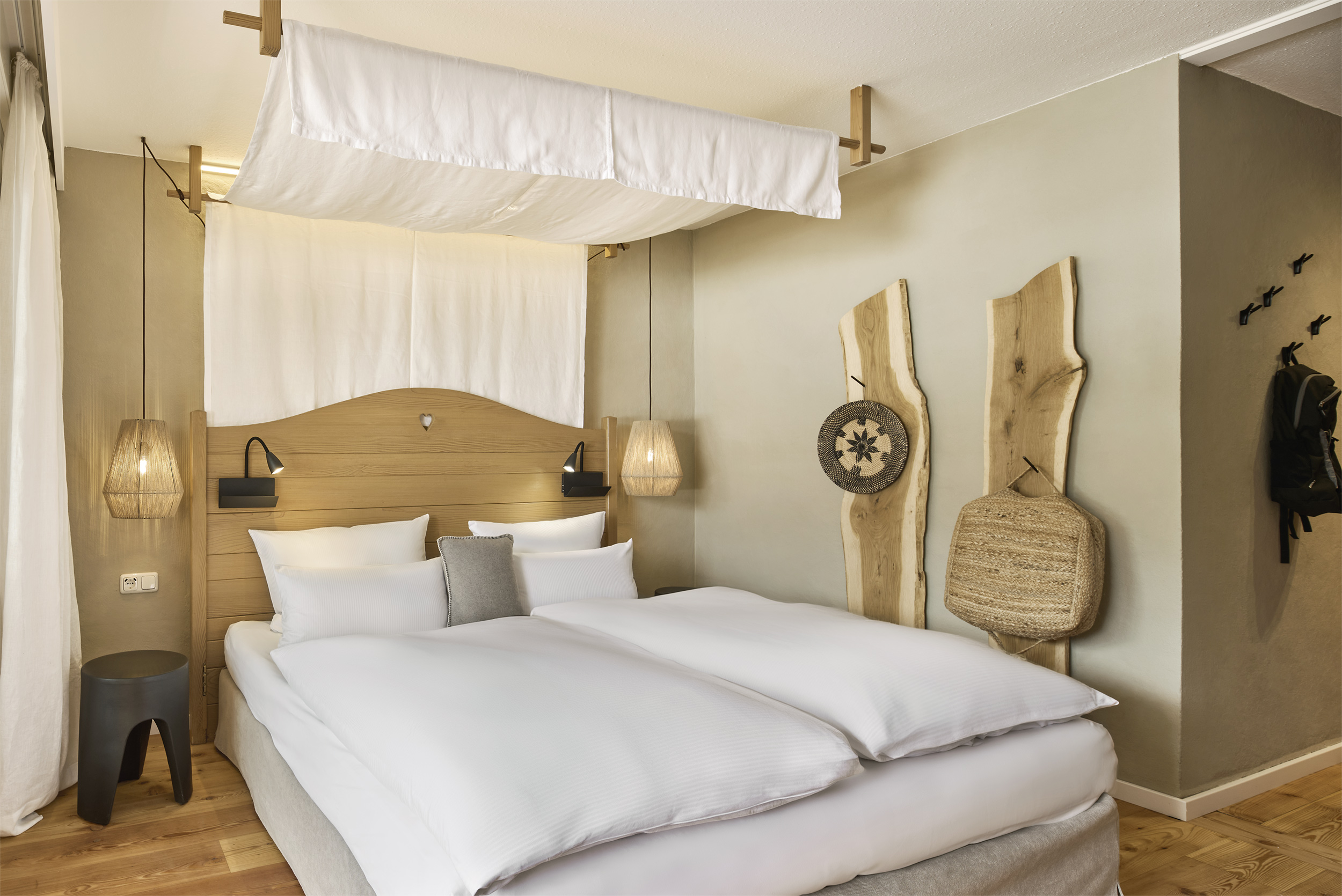 Urlaub-mit-Hund: Doppelzimmer Gamsnest - HUBERTUS MOUNTAIN REFUGIO ALLGÄU - Wohnen | Schlafen