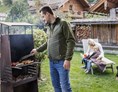 Urlaub-mit-Hund: Grillen im eigenen Garten - Feriendorf Holzleb'n