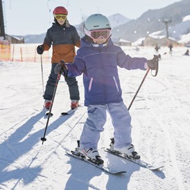 Urlaub-mit-Hund: Skifahren direkt neben dem Feriendorf Holzleb´n - Feriendorf Holzleb'n