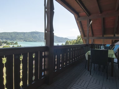 Urlaub-mit-Hund: Balkon Ferienwohnung mit Blick auf den Wörthersee - Accanto Appartements