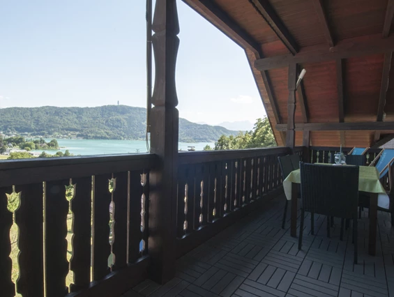 Urlaub-mit-Hund: Balkon Ferienwohnung mit Blick auf den Wörthersee - Accanto Appartements