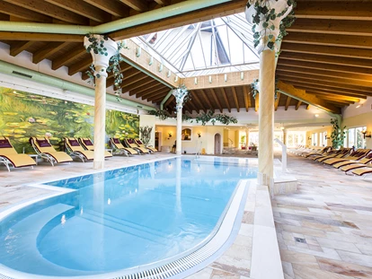 Hundehotel - Unterkunftsart: Hotel - Berwang - Schwimmbad mit Liegen - Bergresort Seefeld