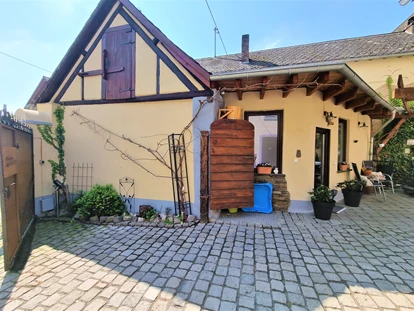 Hundehotel - Unterkunftsart: Hotel - Eifel - Spa im Innenhof - Wellness-Ferienhaus Maifelder Uhlenhorst mit Privat-Spa - Sauna, In- Outdoor-Whirlpool