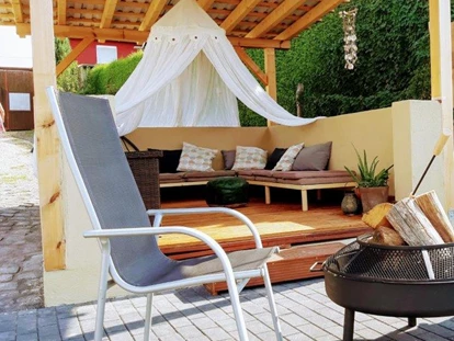 Hundehotel - Unterkunftsart: Hotel - Eifel - Panorama-Pavillon. Hier darf auch geraucht werden. - Wellness-Ferienhaus Maifelder Uhlenhorst mit Privat-Spa - Sauna, In- Outdoor-Whirlpool