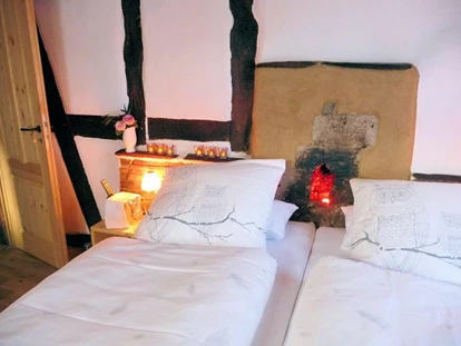Hundehotel - Unterkunftsart: Hotel - Eifel - Doppelzimmer Romantikstube. - Wellness-Ferienhaus Maifelder Uhlenhorst mit Privat-Spa - Sauna, In- Outdoor-Whirlpool