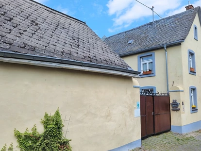 Hundehotel - Unterkunftsart: Hotel - Eifel - Ruhige Lage in einer Sackgasse der Eifelgemeinde Gappenach - Wellness-Ferienhaus Maifelder Uhlenhorst mit Privat-Spa - Sauna, In- Outdoor-Whirlpool
