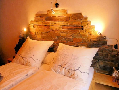 Hundehotel - Unterkunftsart: Hotel - Eifel - Doppelzimmer Bauernstube. - Wellness-Ferienhaus Maifelder Uhlenhorst mit Privat-Spa - Sauna, In- Outdoor-Whirlpool