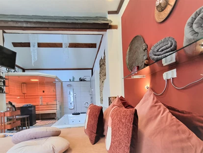 Hundehotel - Unterkunftsart: Hotel - Eifel - Der Spa steht alleine Dir zur Verfügung. Niemand kann Dich stören. Wellness 24/7 ohne Grenzen. - Wellness-Ferienhaus Maifelder Uhlenhorst mit Privat-Spa - Sauna, In- Outdoor-Whirlpool