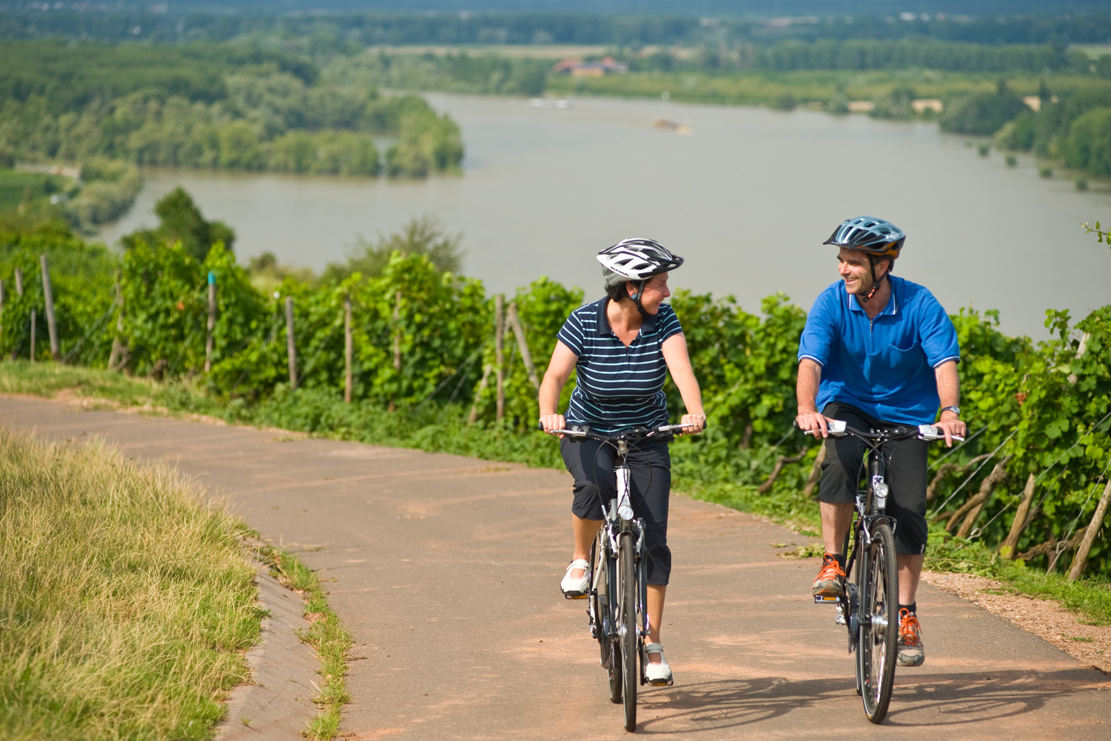 Urlaub-mit-Hund: Ob auf dem Rad oder zu Fuß über die Traumpfade der Eifel und Mosel: Bei uns kann man sportliche Tage verbringen. Natürlich ist auch der Wassersport mit Kanu, Segeln oder Stand-Up-Paddeling wegen der nahen Mosel immer eine Option. - Wellness-Ferienhaus Maifelder Uhlenhorst - Wo die Fellnase mit in dem Privat-Spa darf