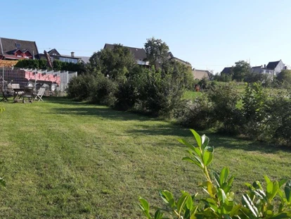 Hundehotel - Trink-/Fressnapf: an der Rezeption - Königswinter - Spielwiese für Hunde. - Wellness-Ferienhaus Maifelder Uhlenhorst - Wo Hundi mit in dem Privat-Spa darf