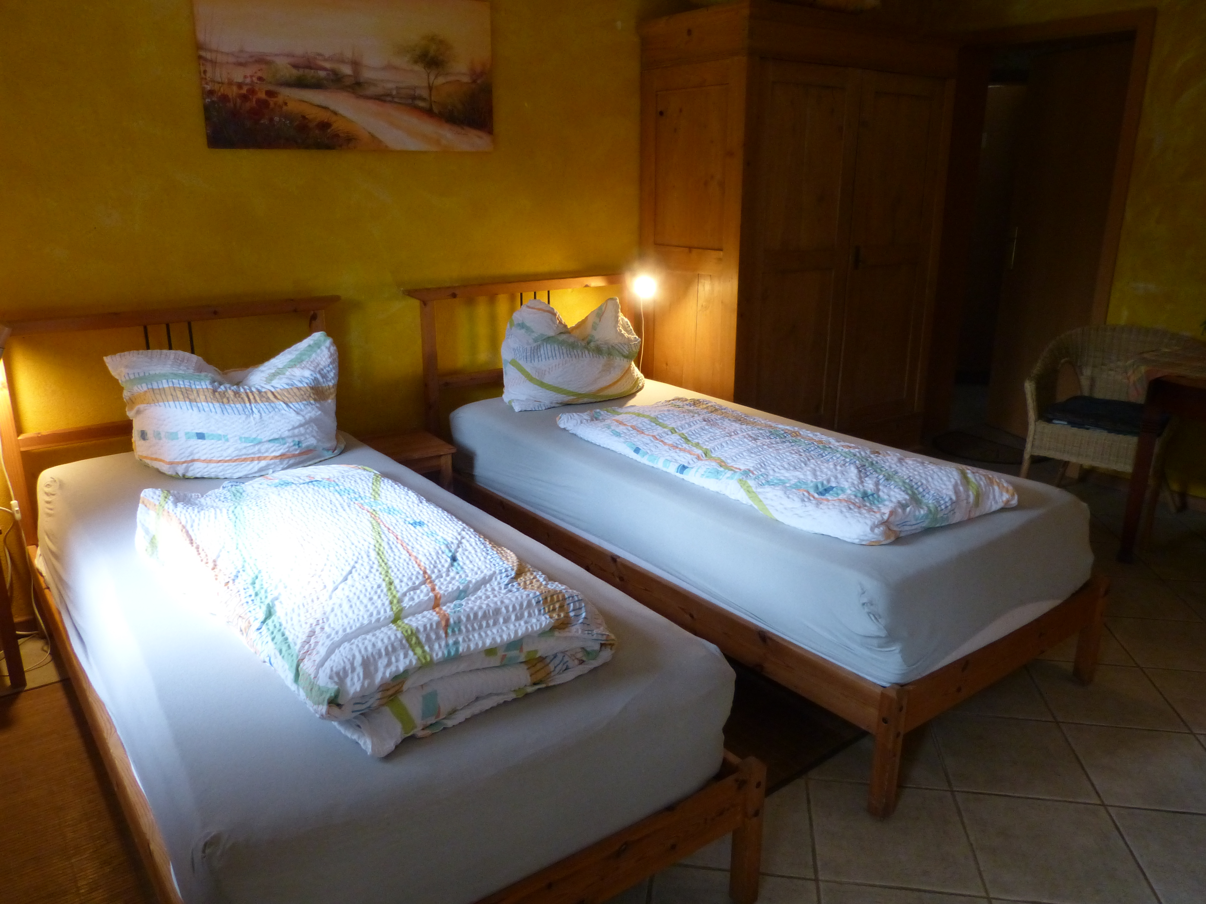 Urlaub-mit-Hund: Kenia getrennte Betten, können aber auch zusammen gestellt werden - Ferienhof Sommerberg