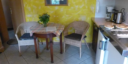 Hundehotel - Umgebungsschwerpunkt: am Land - Castell - Kenia Küche und Essplatz - Ferienhof Sommerberg