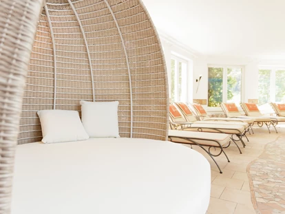 Hundehotel - Doggies: 3 Doggies - Liegelandschaft im Schwimmbad - Familotel Kaiserhof****