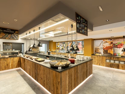 Hundehotel - Doggies: 3 Doggies - Buffetbereich - Familotel Kaiserhof****