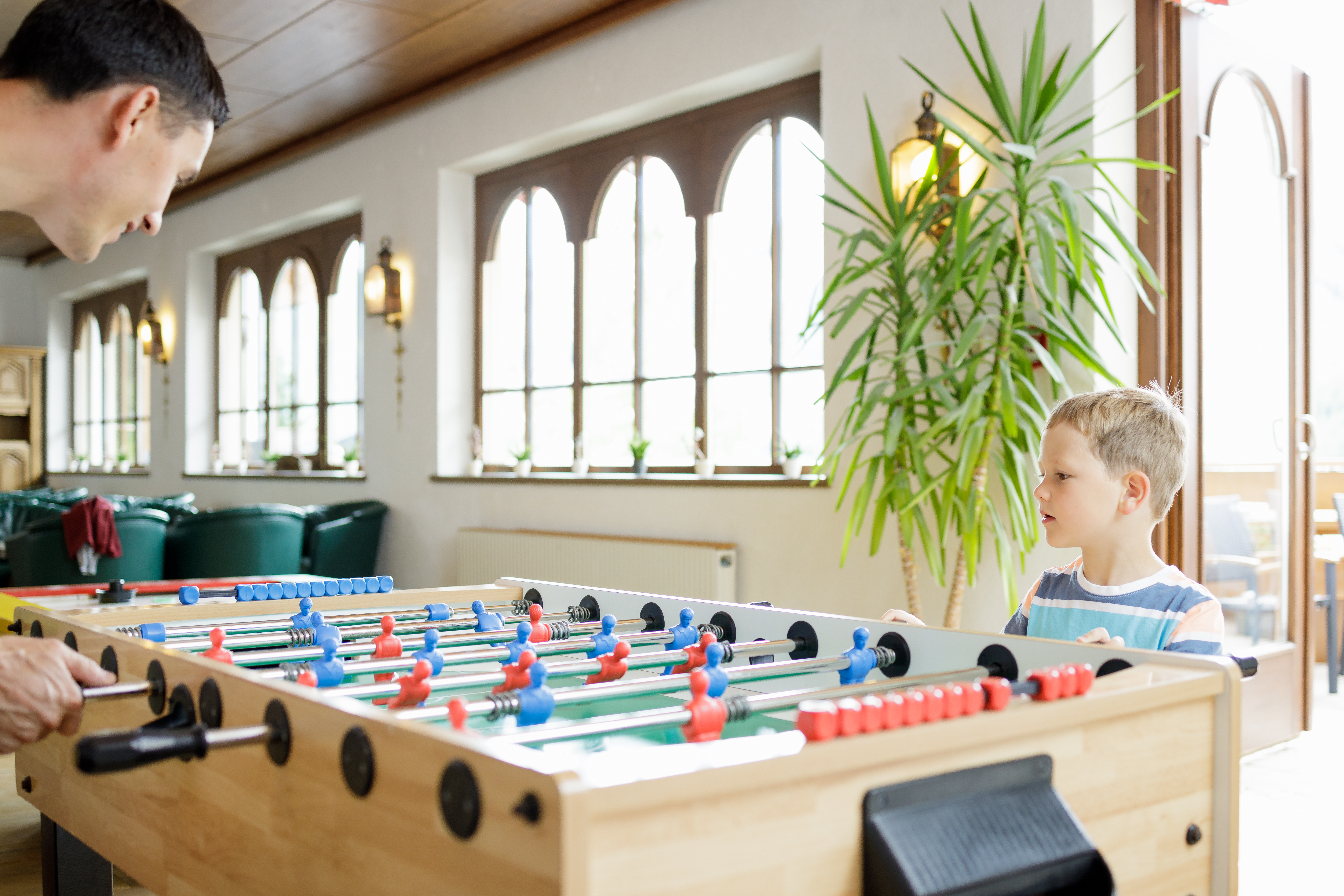 Urlaub-mit-Hund: Tischkicker - Familotel Kaiserhof**** - Haus | Umgebung