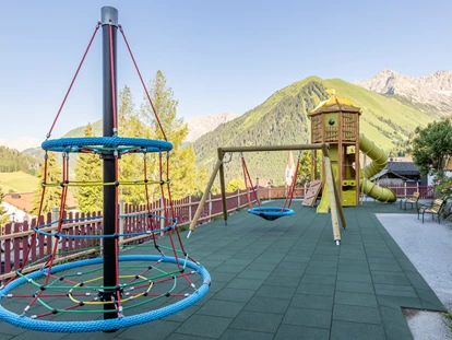 Hundehotel - Doggies: 3 Doggies - Spielplatz mit Panoramablick - Familotel Kaiserhof****