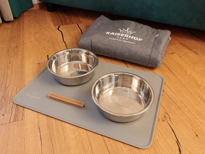 Hundehotel - Doggies: 3 Doggies - Hundeausstattung im Zimmer - Familotel Kaiserhof****