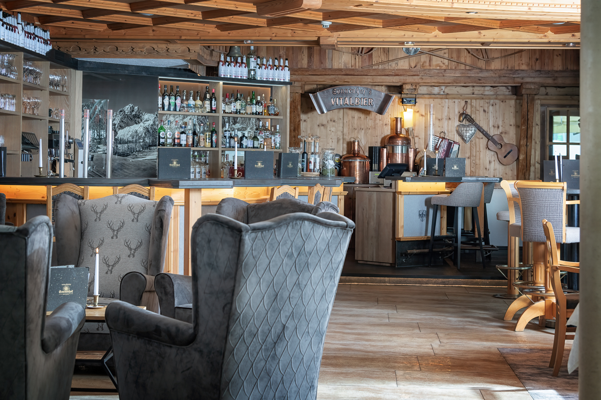 Urlaub-mit-Hund: Hotelbar auch für Hunde - Vitalhotel Sonnenhof ****s