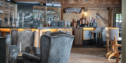 Hundehotel - Pools: Schwimmteich - Hotelbar auch für Hunde - Vitalhotel Sonnenhof ****s