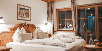 Hundehotel - Pools: Schwimmteich - Zimmer mit Hund - Vitalhotel Sonnenhof ****s