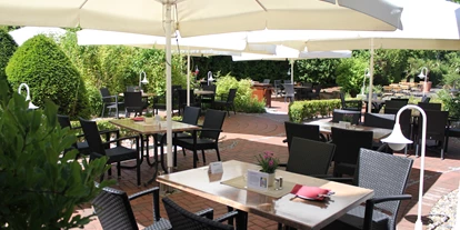Hundehotel - Unterkunftsart: Hotel - Göttingen - große Gartenterrasse - Waldhotel Schäferberg