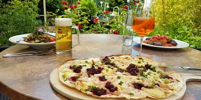 Hundehotel - Unterkunftsart: Hotel - Göttingen - saisonale Köstlichkeiten auf der großen Terrasse genießen - Waldhotel Schäferberg