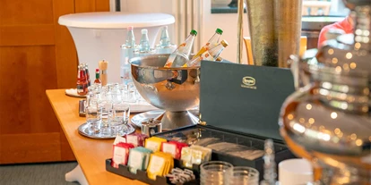 Hundehotel - Unterkunftsart: Hotel - Göttingen - verschieden Teesorten, Säfte und Mineralwasser zum Frühstücksbüfett - Waldhotel Schäferberg