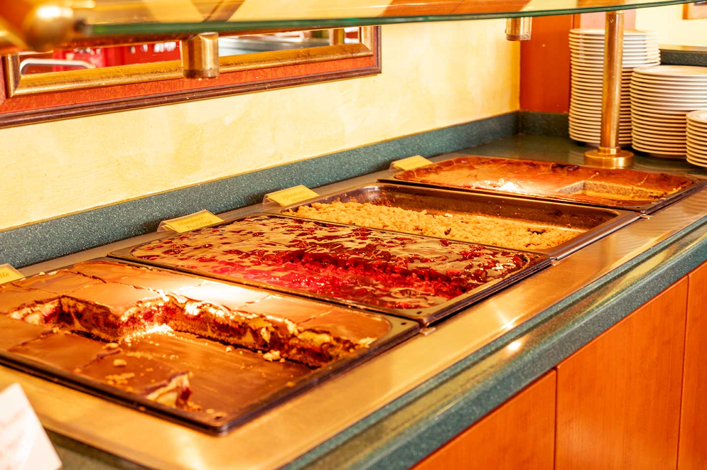 Urlaub-mit-Hund: Täglich Kaffee und frisch gebackenen Blechkuch 
von 14.30 - 17.00 Uhr - Waldhotel Schäferberg - Essen | Trinken