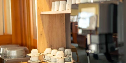Hundehotel - Unterkunftsart: Hotel - Göttingen - Kaffeebar ...frische gezapfter Kaffee zum Frühstücksbüfett - Waldhotel Schäferberg